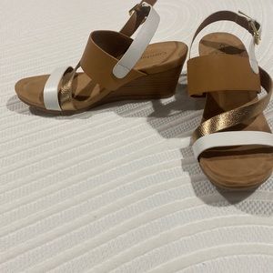 Comfortiva with pillow top wedge sandal. Tri-color white, gold, brown